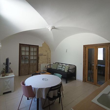 Dans Maison De Maitre, Appartement Independant. Montfrin Eksteriør bilde