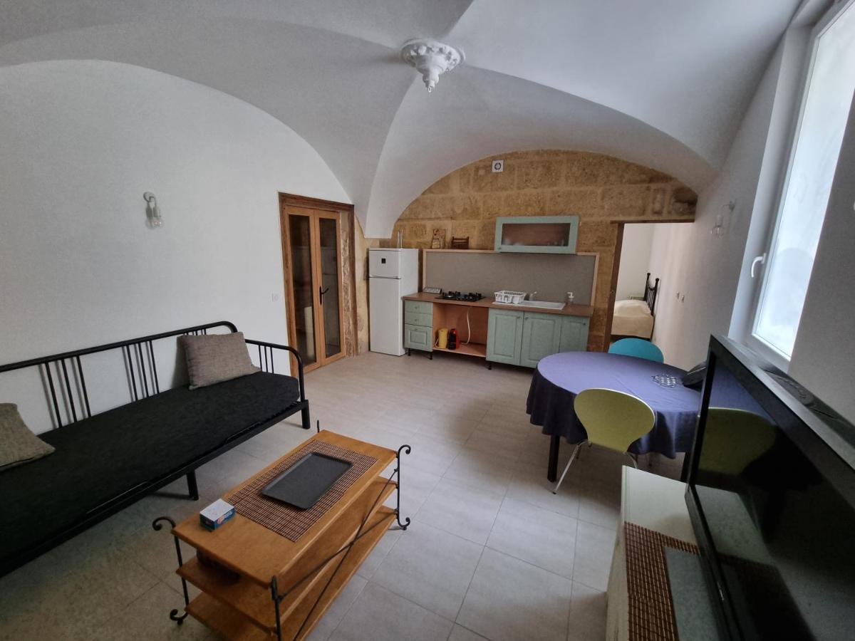 Dans Maison De Maitre, Appartement Independant. Montfrin Eksteriør bilde