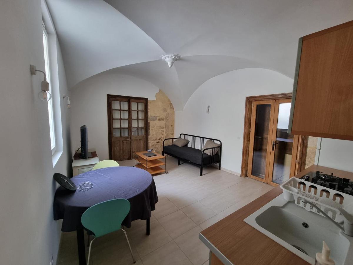 Dans Maison De Maitre, Appartement Independant. Montfrin Eksteriør bilde